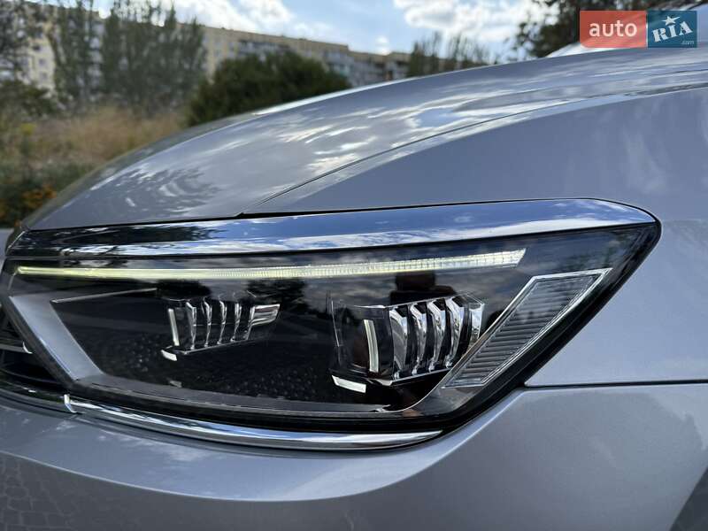 Седан Volkswagen Passat 2020 в Днепре