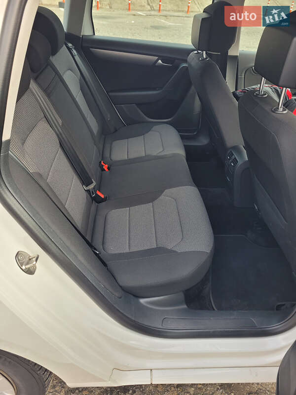Универсал Volkswagen Passat 2013 в Киеве