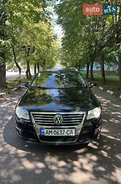 Універсал Volkswagen Passat 2010 в Житомирі