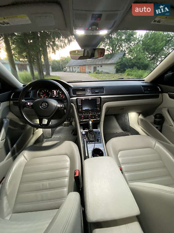 Седан Volkswagen Passat 2015 в Тернополе