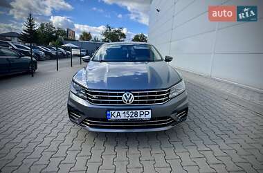 Седан Volkswagen Passat 2017 в Киеве