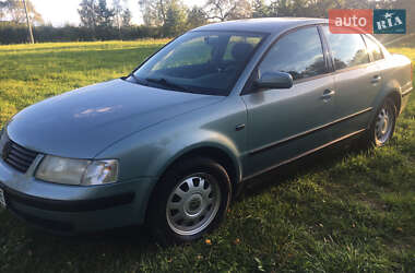 Седан Volkswagen Passat 1998 в Коломые