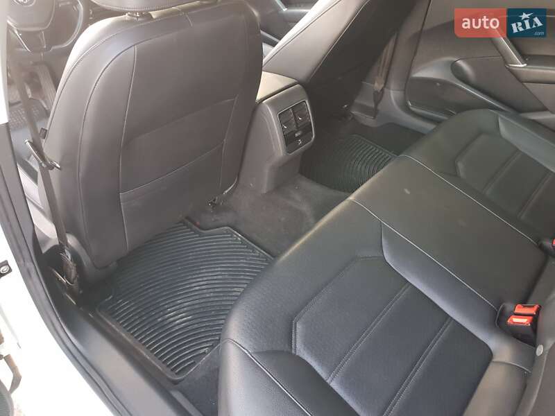 Седан Volkswagen Passat 2018 в Ивано-Франковске