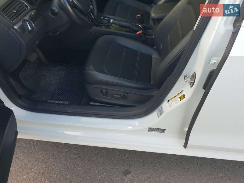 Седан Volkswagen Passat 2018 в Ивано-Франковске