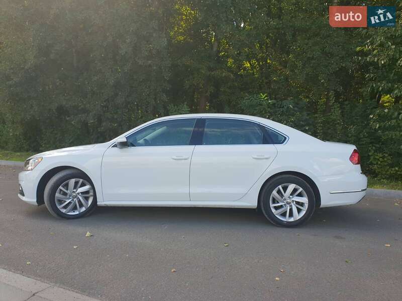 Седан Volkswagen Passat 2018 в Ивано-Франковске