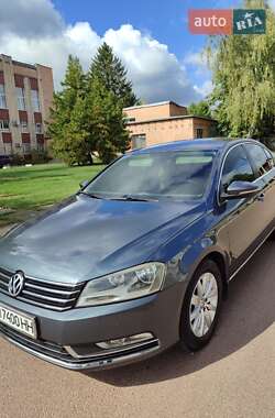 Седан Volkswagen Passat 2011 в Коростене