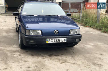 Седан Volkswagen Passat 1989 в Львове