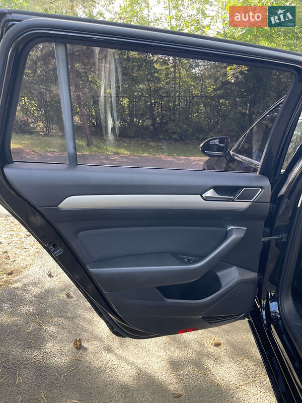 Универсал Volkswagen Passat 2017 в Ивано-Франковске