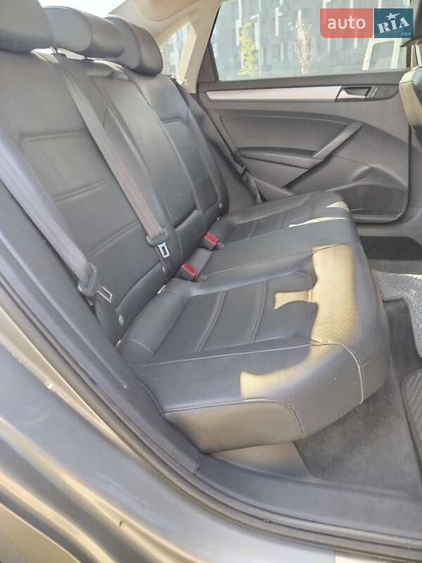 Седан Volkswagen Passat 2013 в Кропивницком