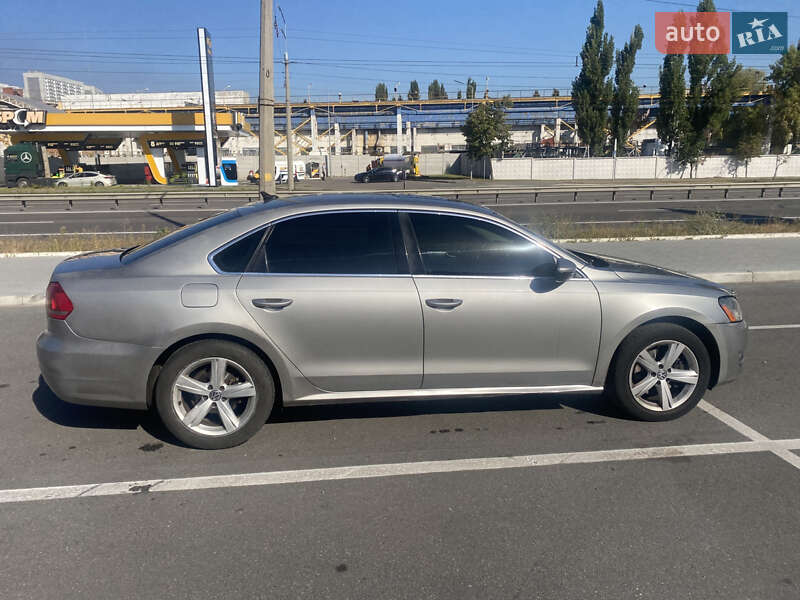 Седан Volkswagen Passat 2011 в Киеве