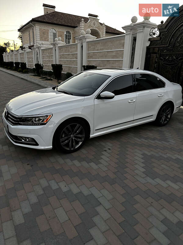 Седан Volkswagen Passat 2018 в Киеве