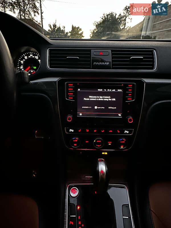 Седан Volkswagen Passat 2018 в Киеве