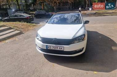 Седан Volkswagen Passat 2014 в Днепре