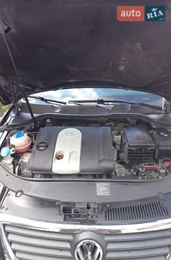 Универсал Volkswagen Passat 2006 в  фото 13 Универсал Volkswagen Passat 2006 в