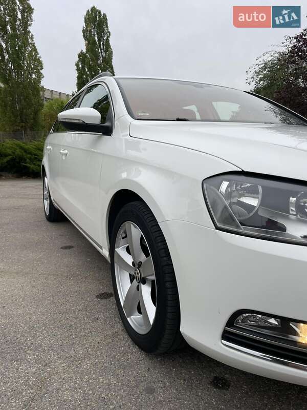 Універсал Volkswagen Passat 2013 в Миколаєві