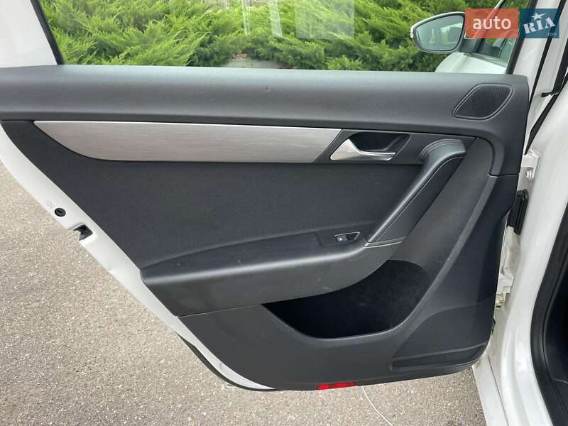 Універсал Volkswagen Passat 2013 в Миколаєві