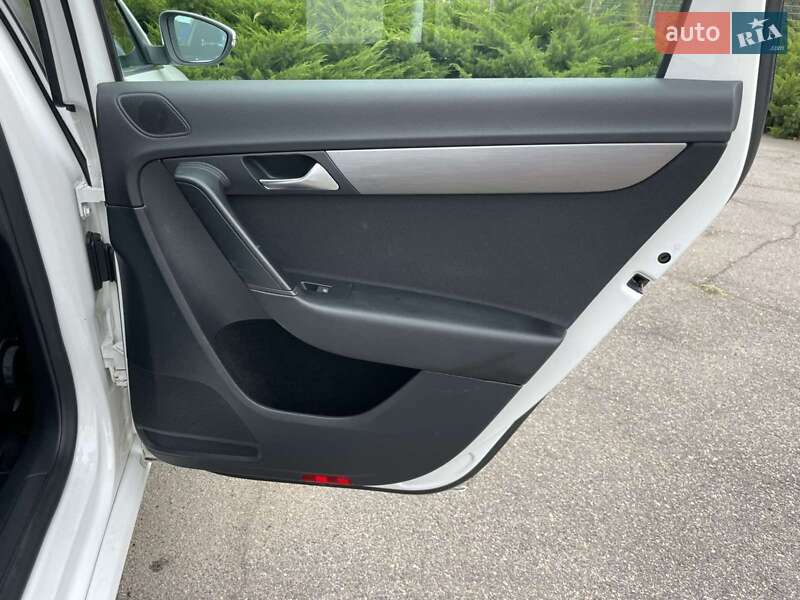 Універсал Volkswagen Passat 2013 в Миколаєві