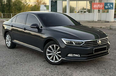 Седан Volkswagen Passat 2017 в Охтирці