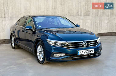 Седан Volkswagen Passat 2020 в Києві