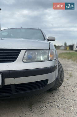 Универсал Volkswagen Passat 1999 в Вараше