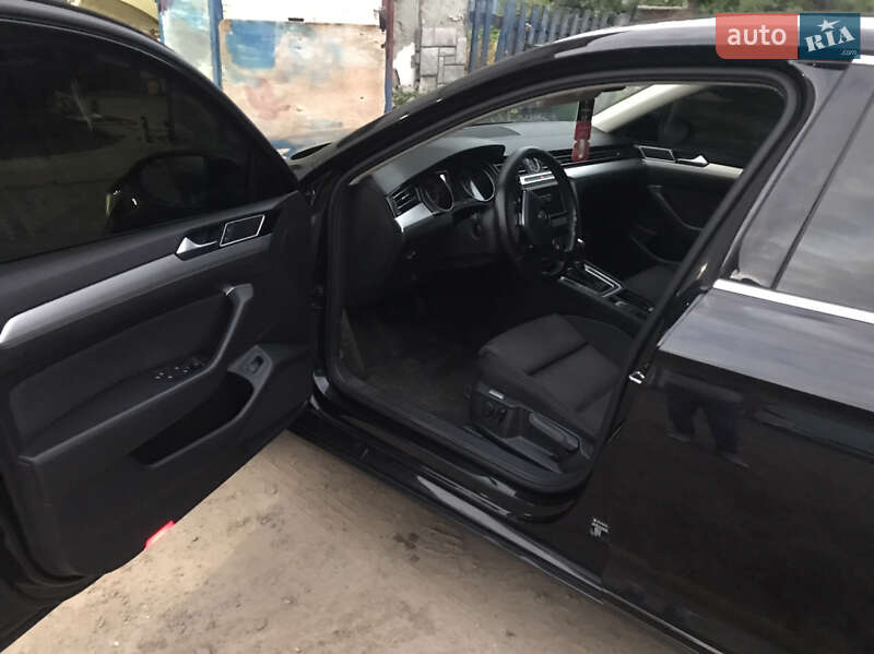 Седан Volkswagen Passat 2017 в Львові