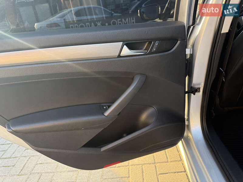 Седан Volkswagen Passat 2013 в Черновцах