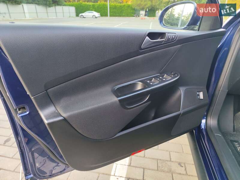 Седан Volkswagen Passat 2009 в Луцке