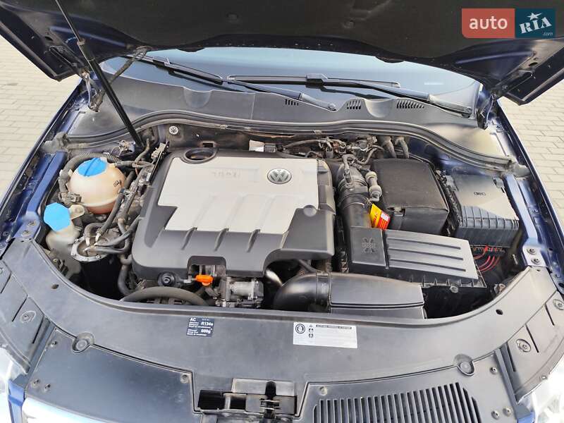 Седан Volkswagen Passat 2009 в Луцке