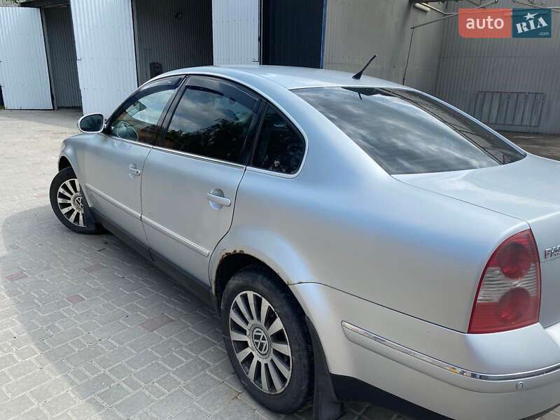 Седан Volkswagen Passat 2004 в Києві