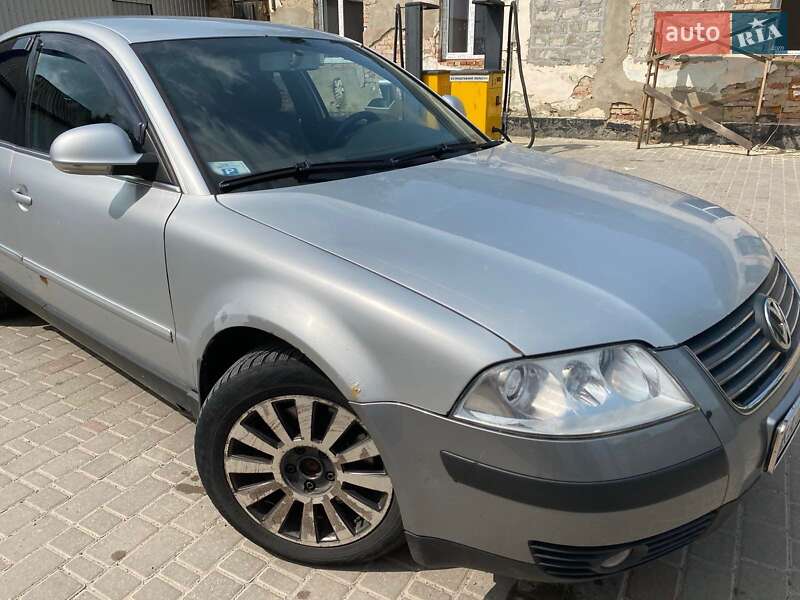 Седан Volkswagen Passat 2004 в Києві