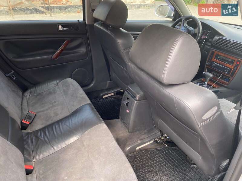 Седан Volkswagen Passat 2004 в Києві