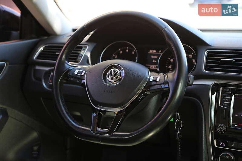 Седан Volkswagen Passat 2017 в Харькове