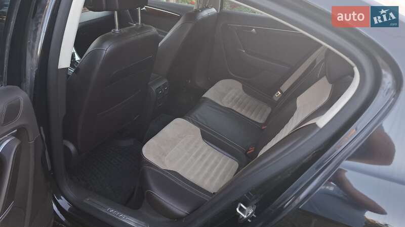Седан Volkswagen Passat 2012 в Львові