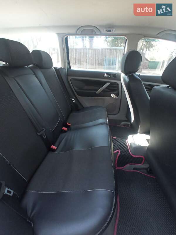 Универсал Volkswagen Passat 2003 в Гончаровском