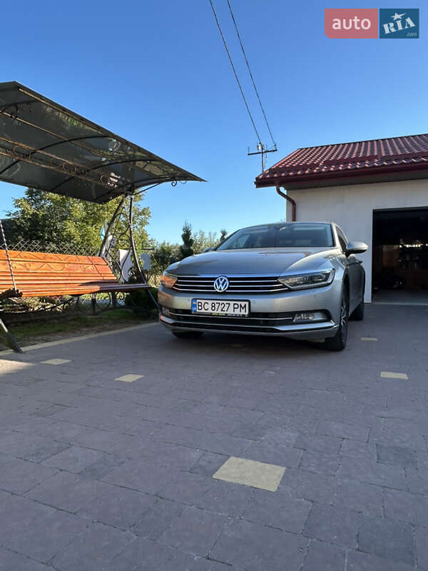 Седан Volkswagen Passat 2015 в Пустомытах