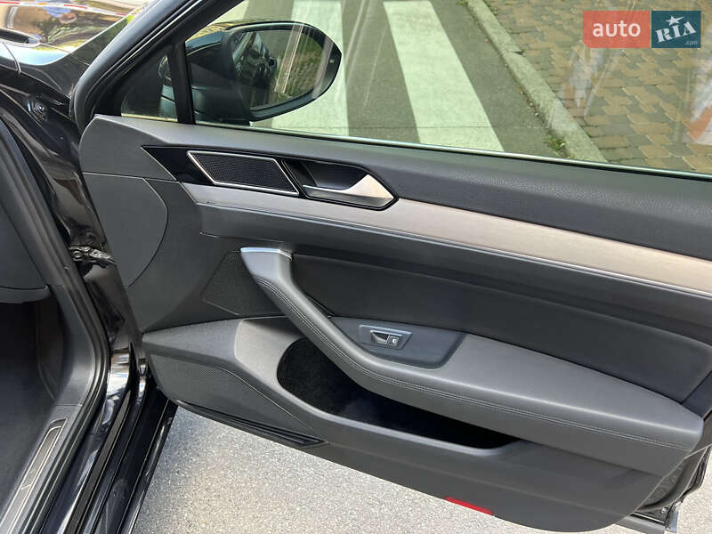 Универсал Volkswagen Passat 2015 в Киеве