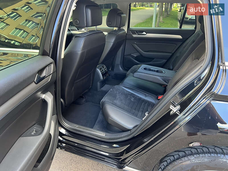 Универсал Volkswagen Passat 2015 в Киеве