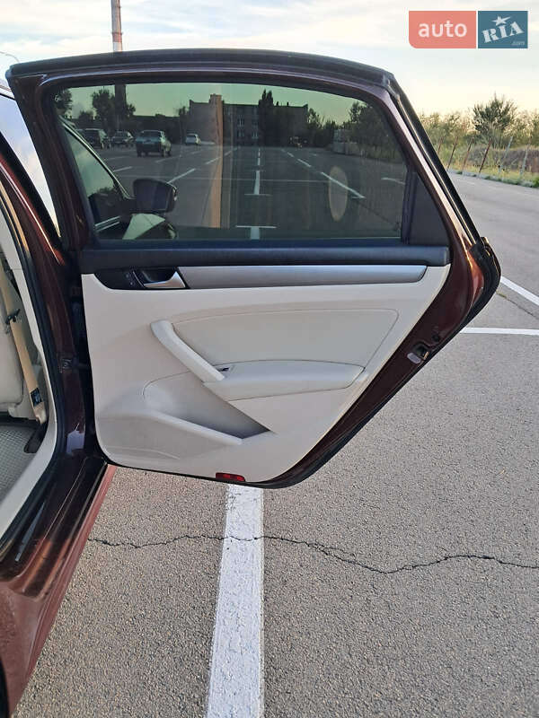 Седан Volkswagen Passat 2014 в Кривом Роге