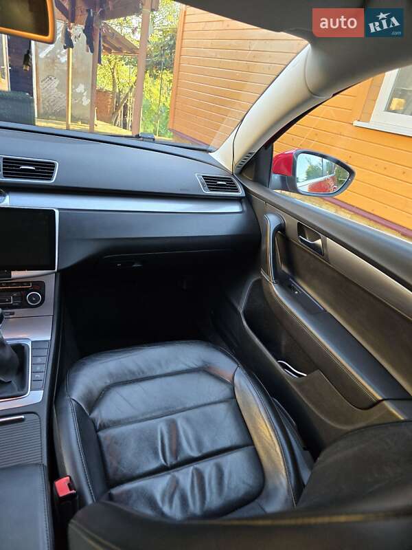 Седан Volkswagen Passat 2011 в Старом Самборе