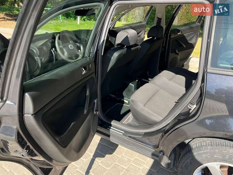 Универсал Volkswagen Passat 2002 в Львове