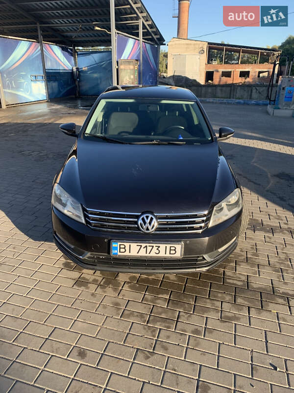 Седан Volkswagen Passat 2011 в Ахтырке