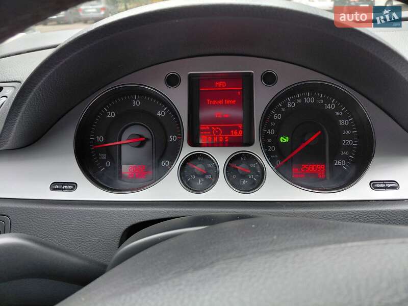 Універсал Volkswagen Passat 2008 в Харкові