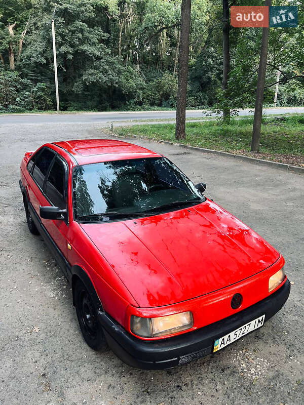 Седан Volkswagen Passat 1991 в Киеве