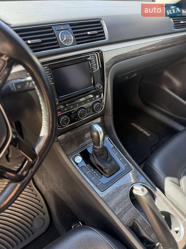 Седан Volkswagen Passat 2017 в Києві