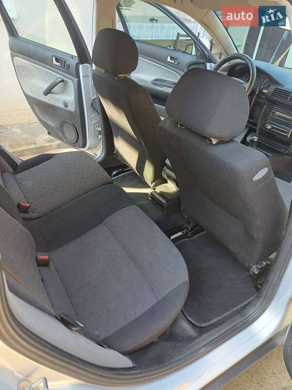 Універсал Volkswagen Passat 1998 в Чернівцях