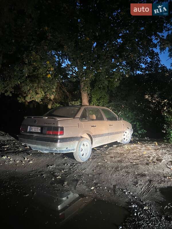 Седан Volkswagen Passat 1990 в Львове