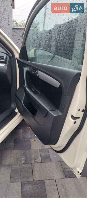 Універсал Volkswagen Passat 2012 в Нововолинську