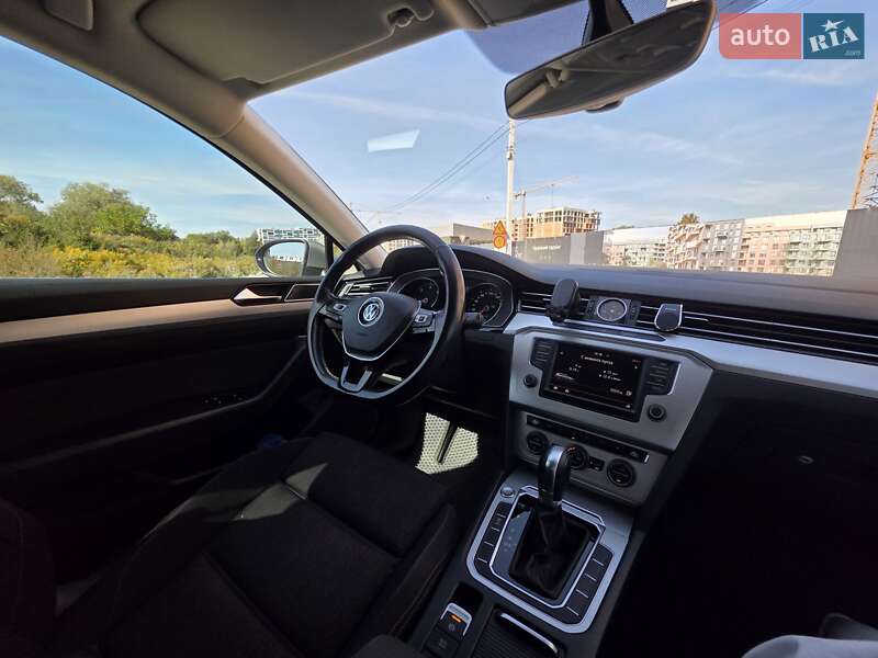 Универсал Volkswagen Passat 2015 в Львове