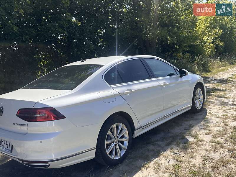 Седан Volkswagen Passat 2015 в Рівному