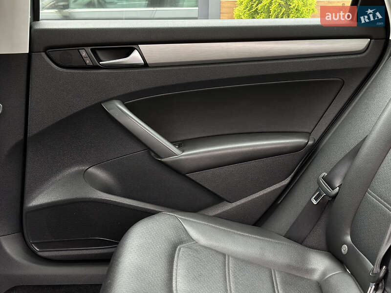 Седан Volkswagen Passat 2013 в Шептицькому